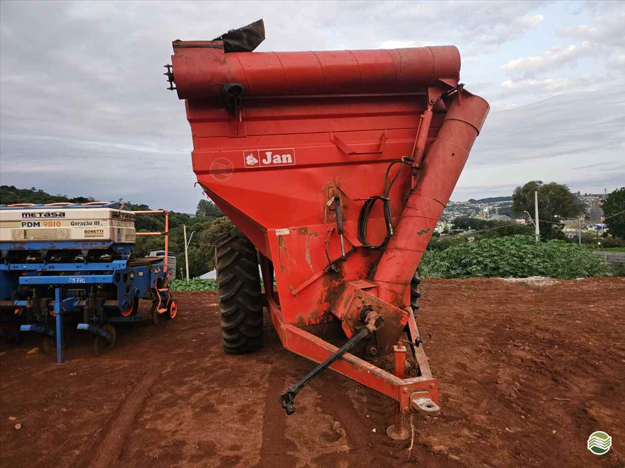 IMPLEMENTOS AGRICOLAS CARRETA BAZUKA GRANELEIRA 10000 Pessette Máquinas Agrícolas CHOPINZINHO PARANÁ PR